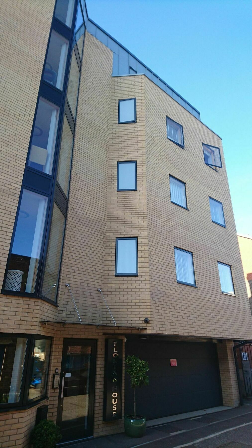 Lux Living Apartments - Florian House CBG Buitenkant foto